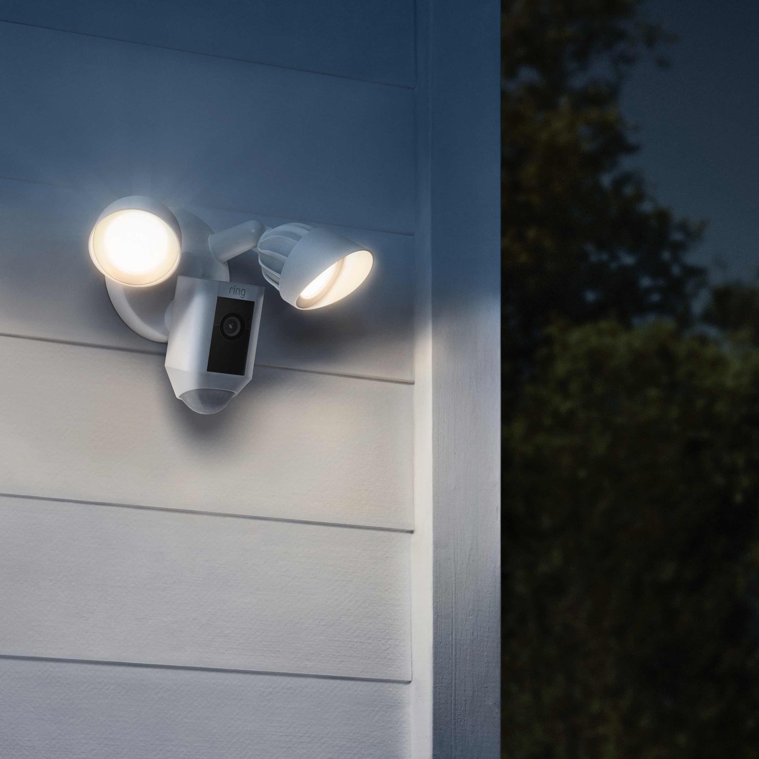 Floodlight Cam Wired Plus Certified Refurbished