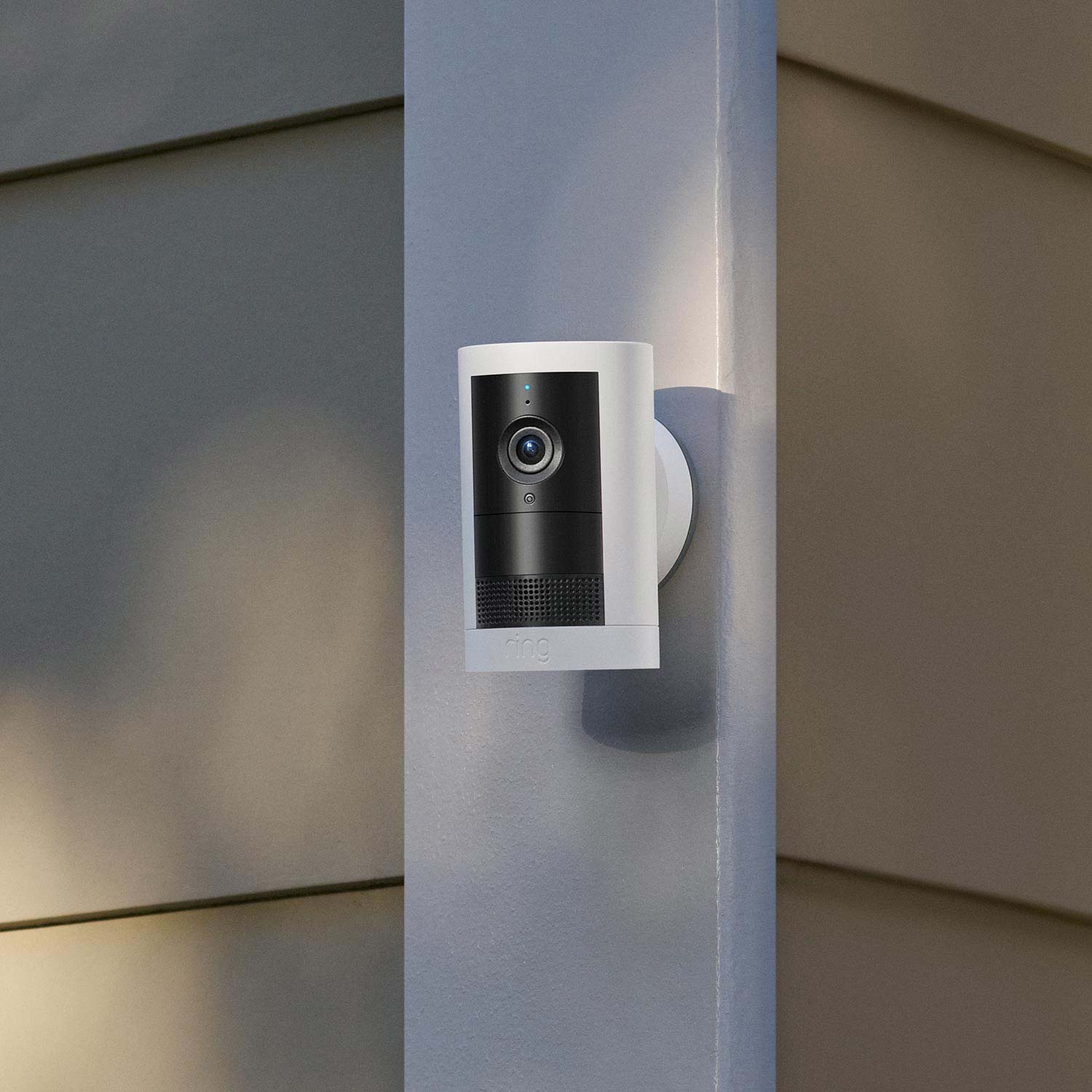 Outdoor Cam Plus Featuring Retinal 2K