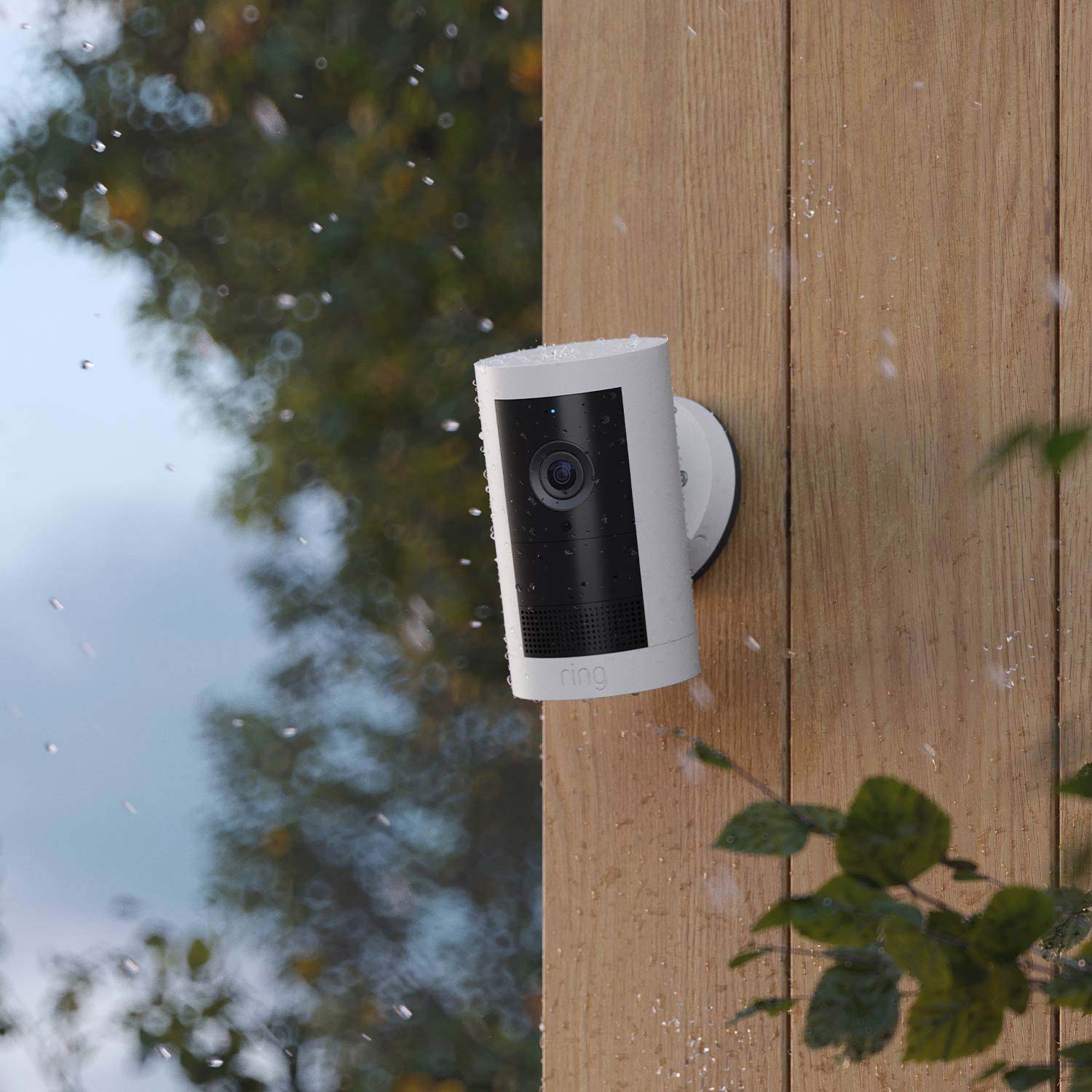 Outdoor Cam Plus Featuring Retinal 2K